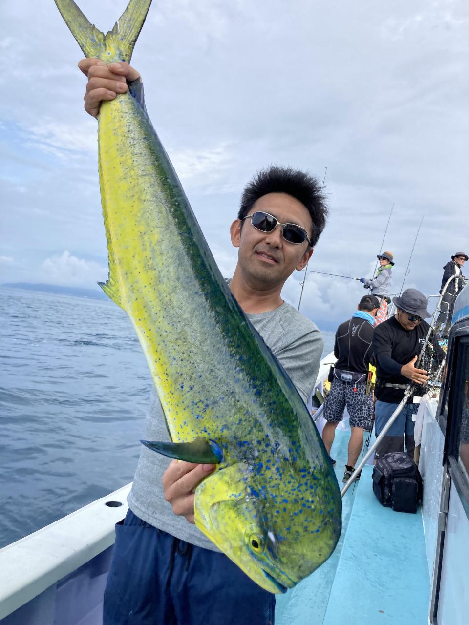 勘七丸 令和4年7月12日 火 シイラ釣果 勘七丸 令和4年7月12日 火 シイラ釣果